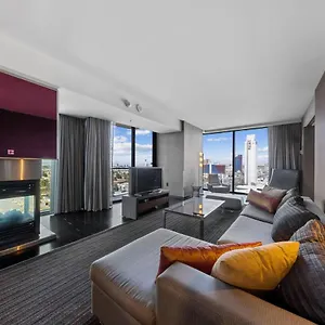 https://modern-luxury-17-floor-panoramic-huge-corner-suite.las-vegashotels.net