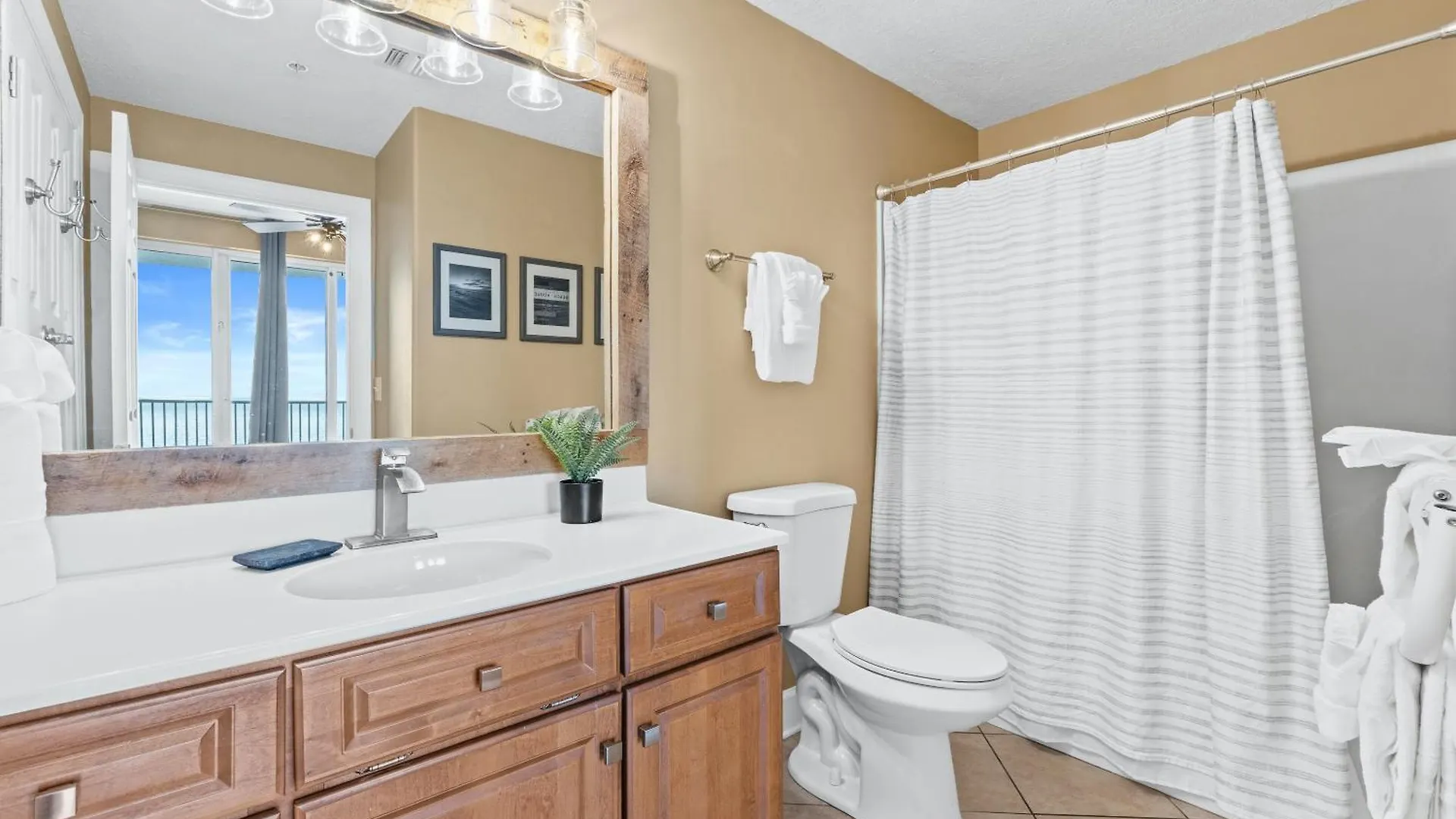 Apartment Emerald Isle By Panhandle Getaways Panama City Beach United States